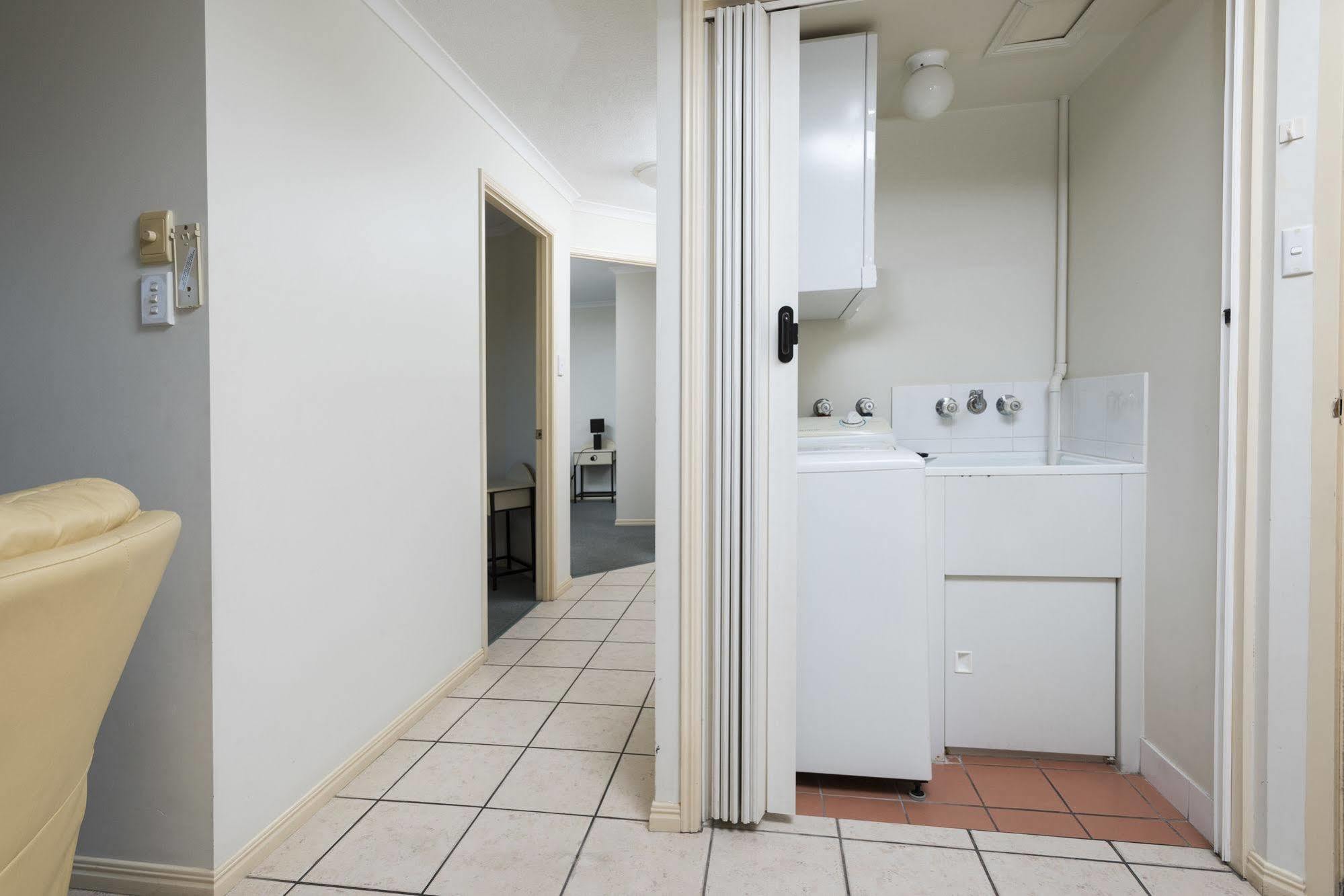 خليج هيرفي Alexander Beachfront Apartments المظهر الخارجي الصورة