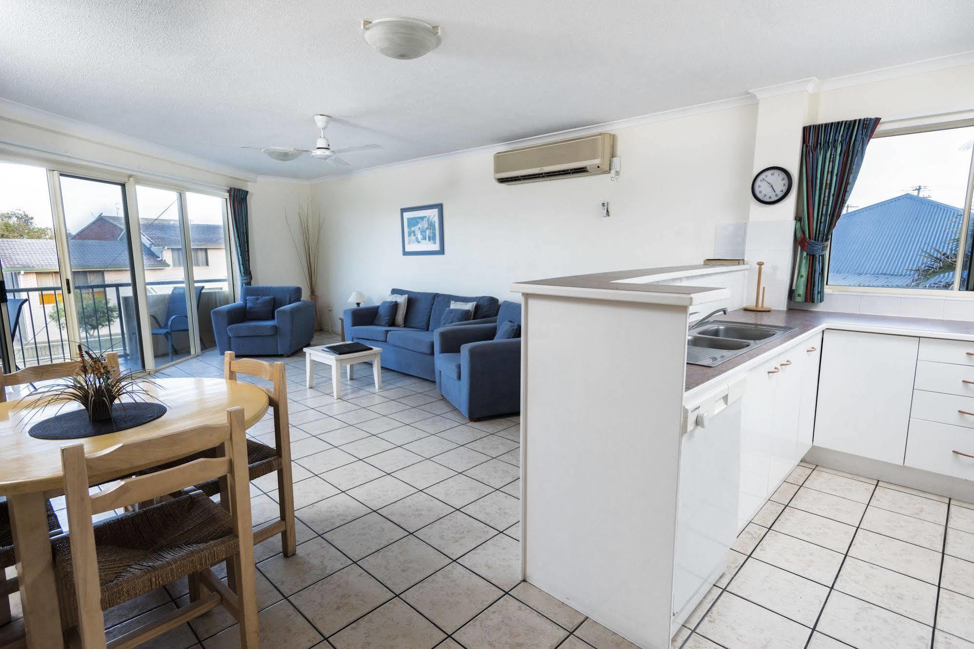 خليج هيرفي Alexander Beachfront Apartments المظهر الخارجي الصورة