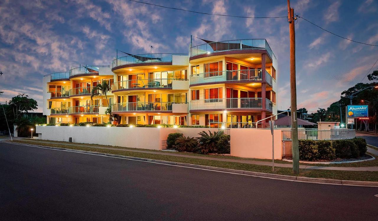 خليج هيرفي Alexander Beachfront Apartments المظهر الخارجي الصورة