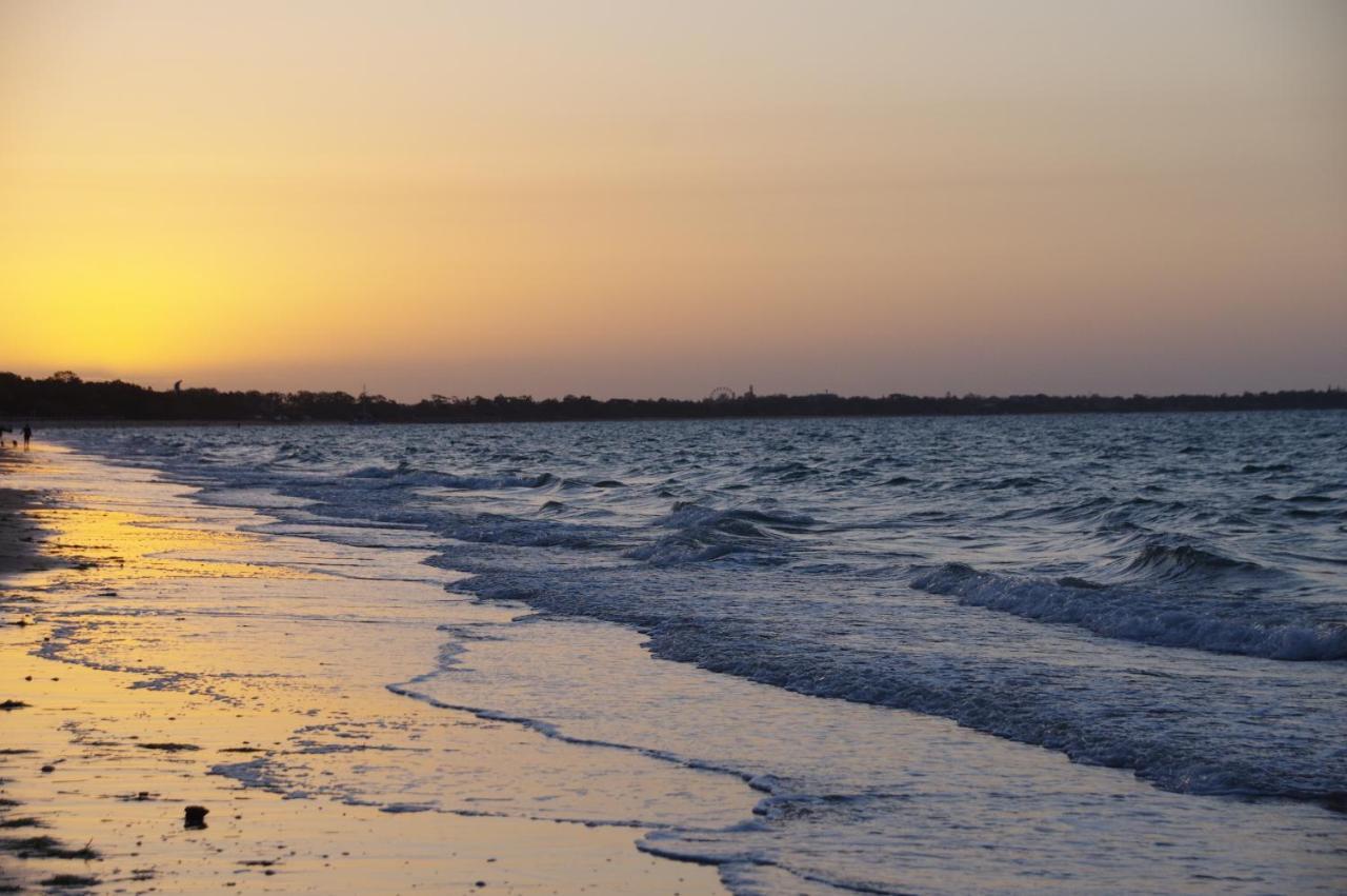 خليج هيرفي Alexander Beachfront Apartments المظهر الخارجي الصورة