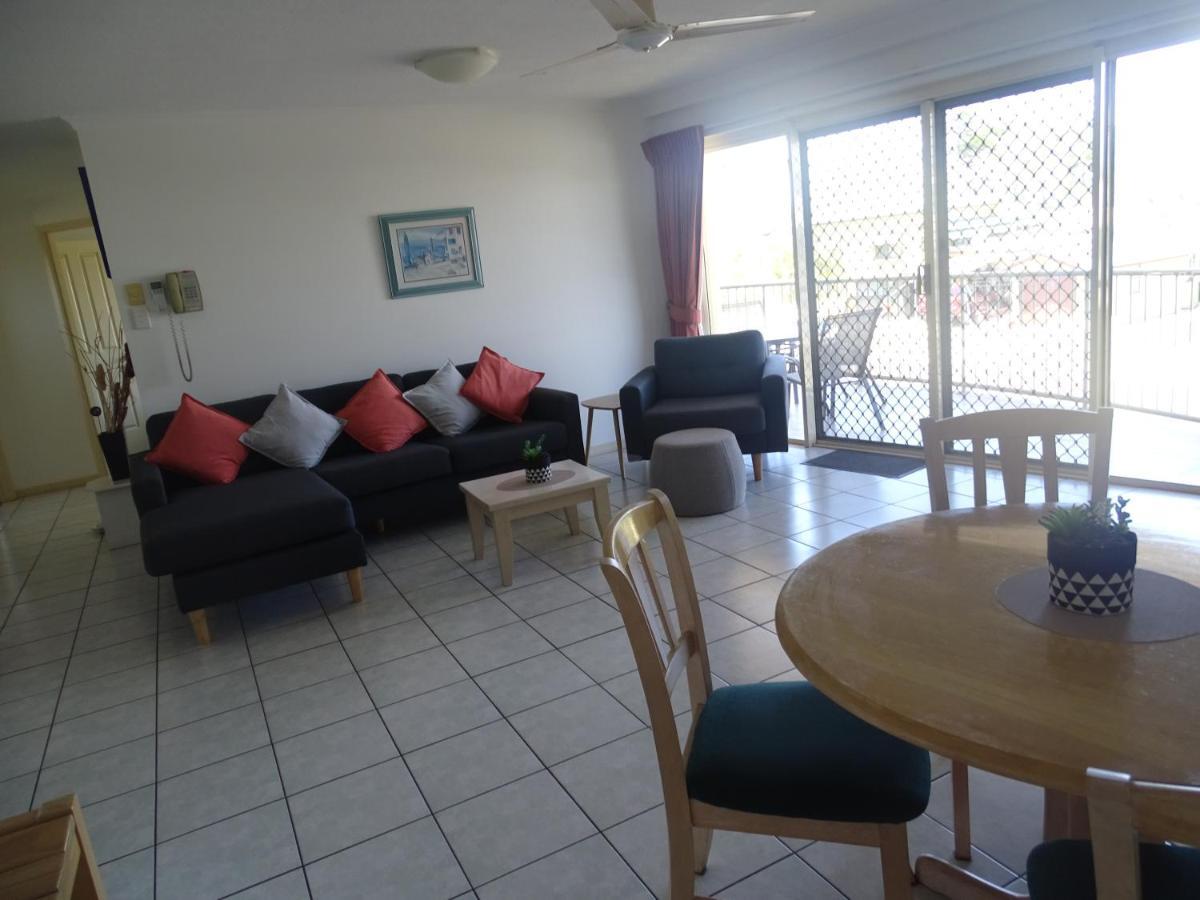 خليج هيرفي Alexander Beachfront Apartments المظهر الخارجي الصورة