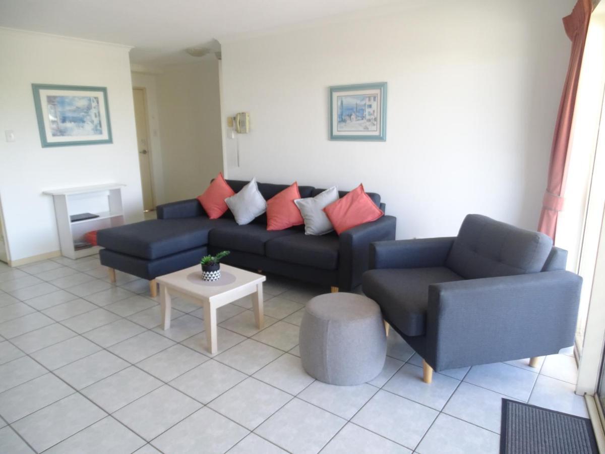 خليج هيرفي Alexander Beachfront Apartments المظهر الخارجي الصورة